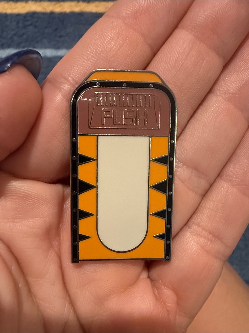 Disney Character trash bins Tigger enamel pin